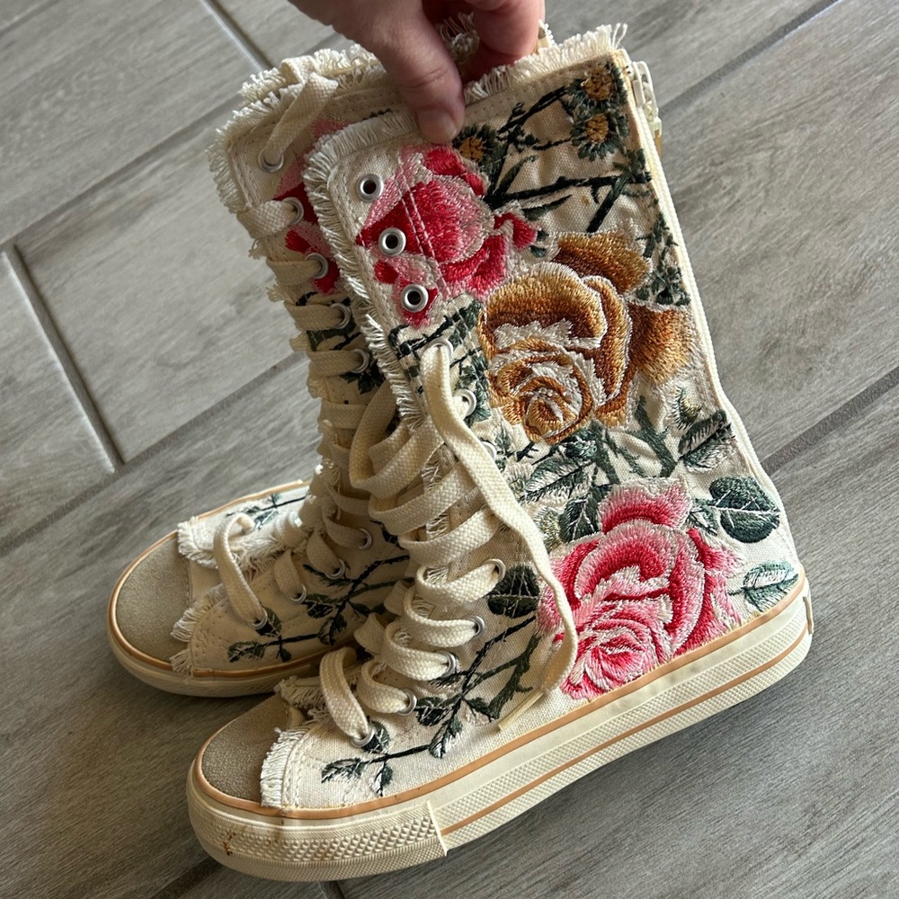Floral Embroidered Lace-Up Boots